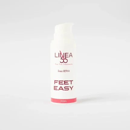Flacone airless bianco da 50ml di crema piedi Feet Easy Re9va di Linea55 con estratti di pino e menta piperita, vista laterale su sfondo bianco.