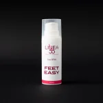 Flacone airless da 50ml di crema piedi Feet Easy Re9va con estratti di pino, glicerina e menta piperita su sfondo nero.