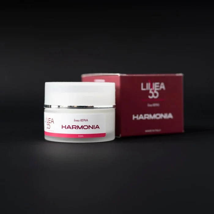 Vasetto da 50ml e confezione bordeaux della crema viso Harmonia Re9va di Linea55 con Argan e plancton marino su sfondo nero.