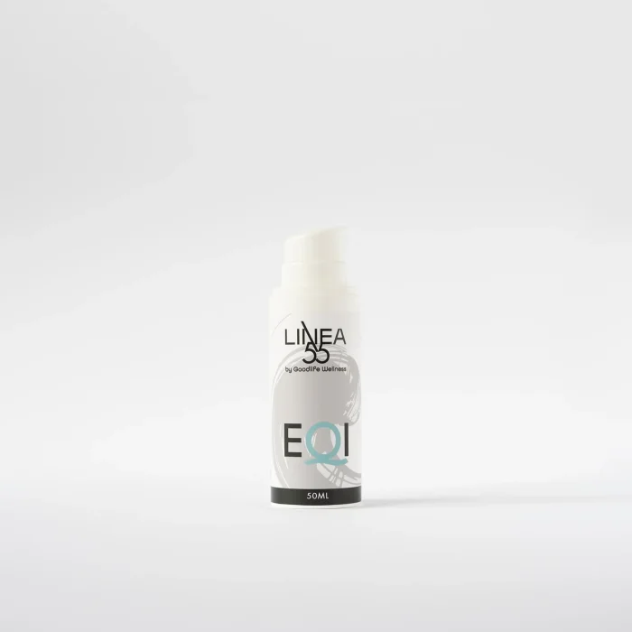Crema adattogena EQI di Linea55 by Goodlife Wellness in flacone bianco con dispenser da 50ml su sfondo bianco minimalista.