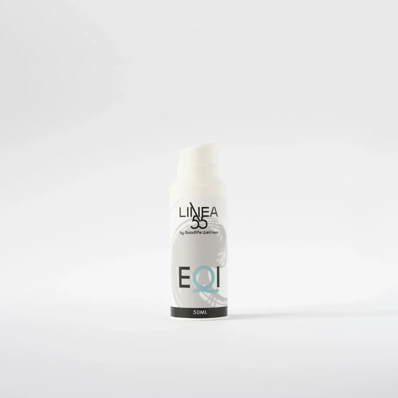 Crema adattogena EQI di Linea55 by Goodlife Wellness in flacone bianco con dispenser da 50ml su sfondo bianco minimalista.